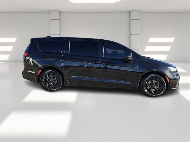 used 2022 Chrysler Pacifica Hybrid car, priced at $24,999