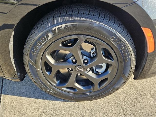 used 2022 Chrysler Pacifica Hybrid car, priced at $24,999