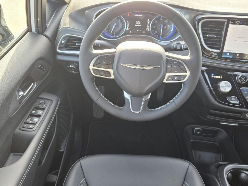 new 2025 Chrysler Pacifica car, priced at $40,722