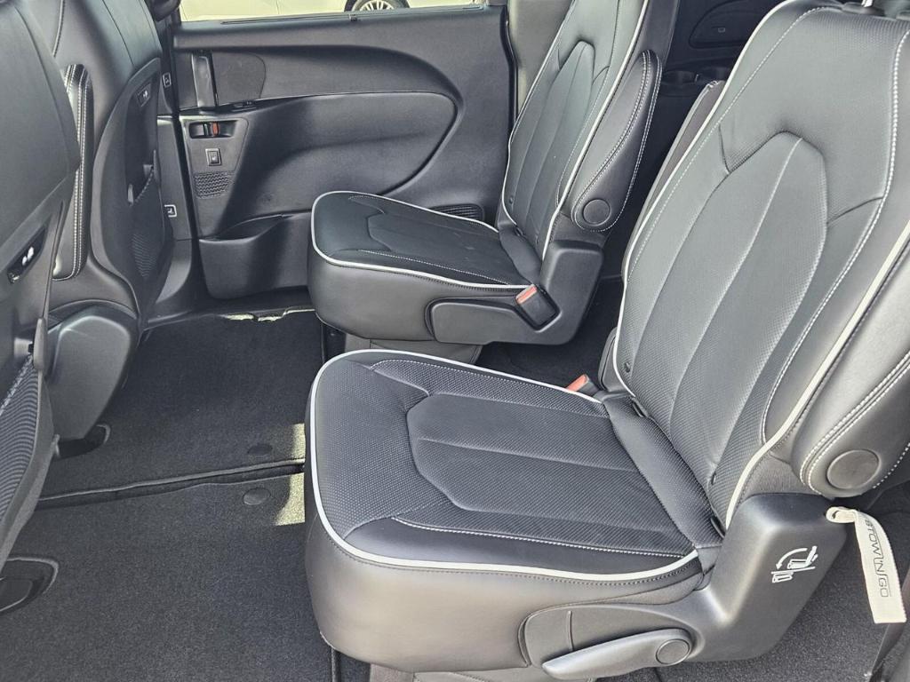 new 2025 Chrysler Pacifica car, priced at $47,041
