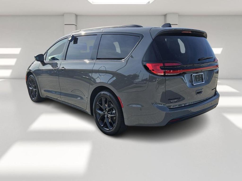 new 2025 Chrysler Pacifica car, priced at $47,041