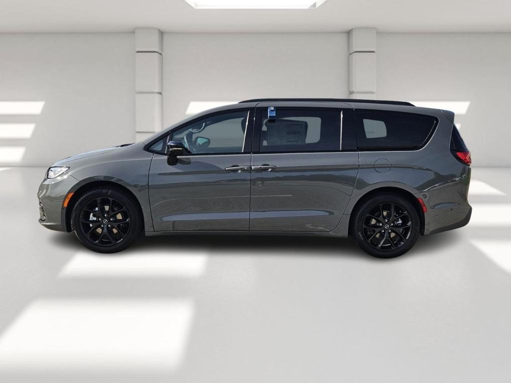 new 2025 Chrysler Pacifica car, priced at $47,041