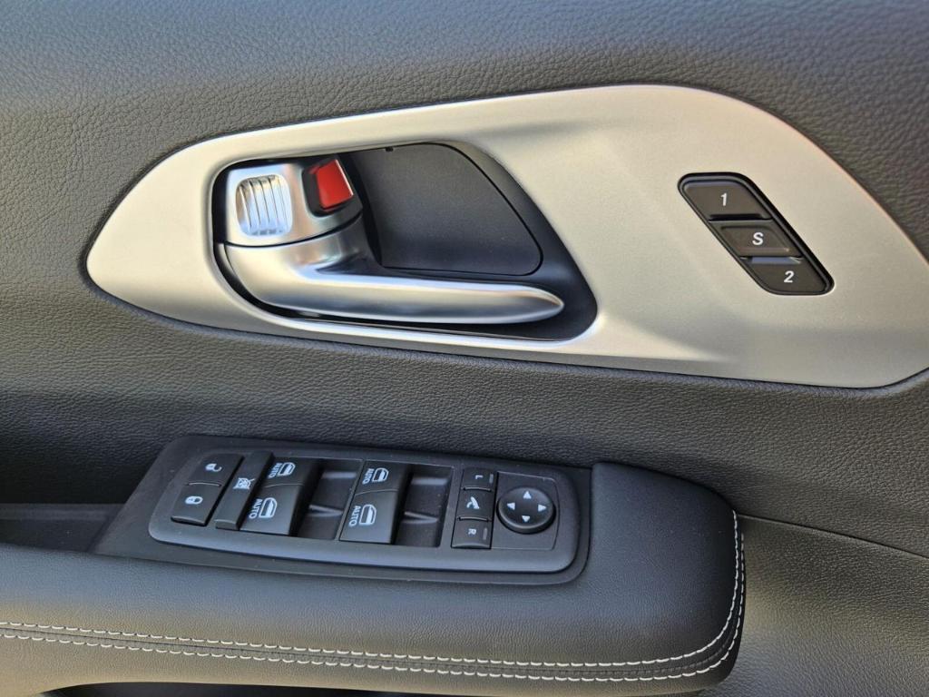 new 2025 Chrysler Pacifica car, priced at $47,041