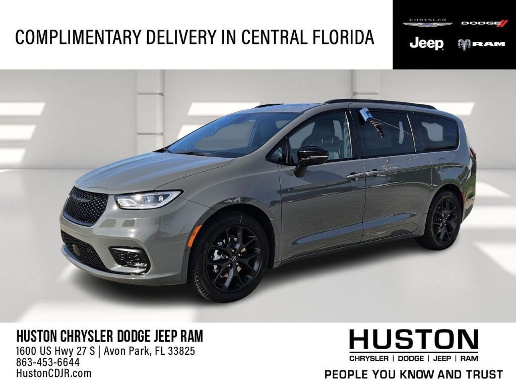 new 2025 Chrysler Pacifica car, priced at $47,041