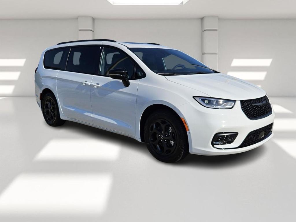 new 2025 Chrysler Pacifica Hybrid car, priced at $56,965
