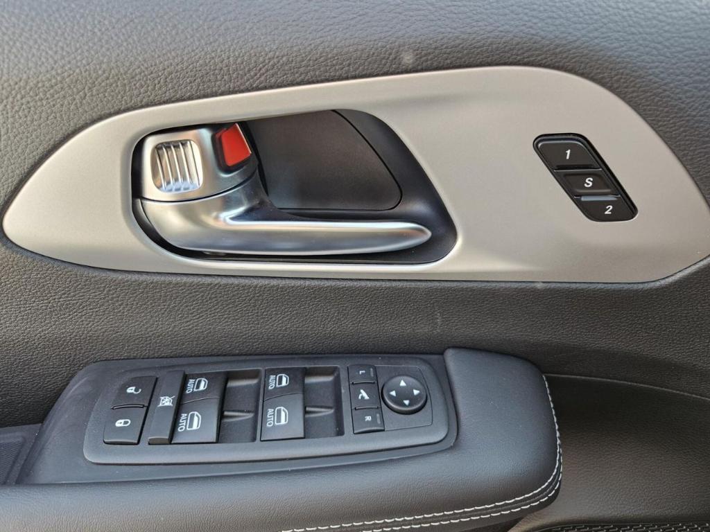 new 2025 Chrysler Pacifica Hybrid car, priced at $56,965