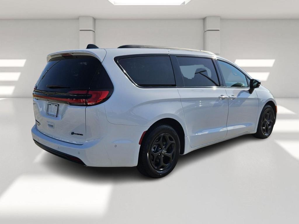 new 2025 Chrysler Pacifica Hybrid car, priced at $56,965