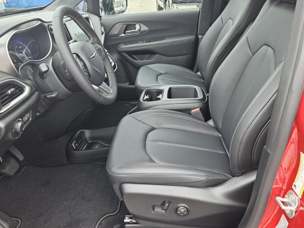 new 2025 Chrysler Voyager car, priced at $39,511