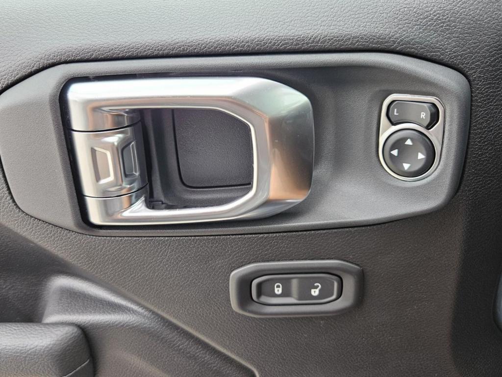 new 2025 Jeep Wrangler car, priced at $39,689