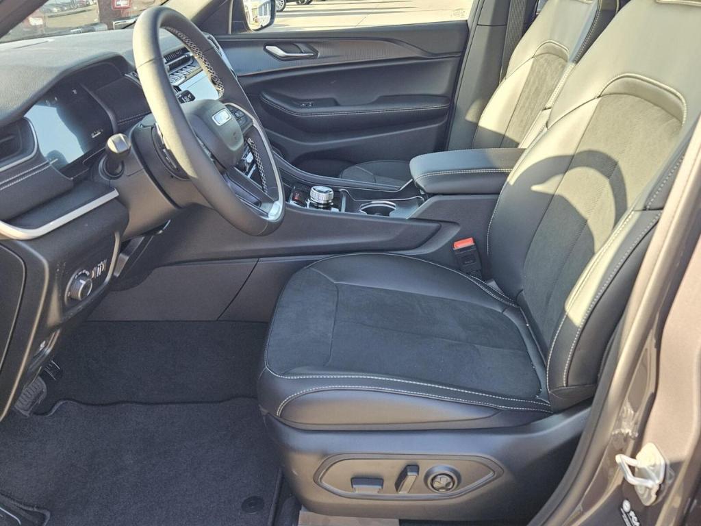 new 2025 Jeep Grand Cherokee L car, priced at $43,806
