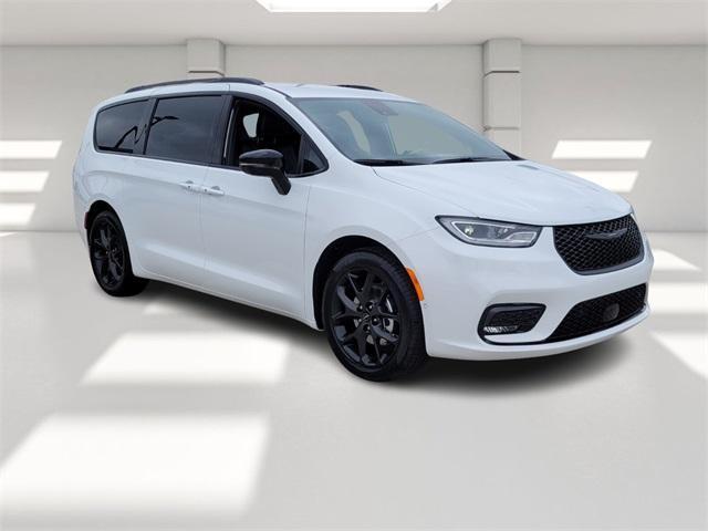 new 2024 Chrysler Pacifica car, priced at $40,595