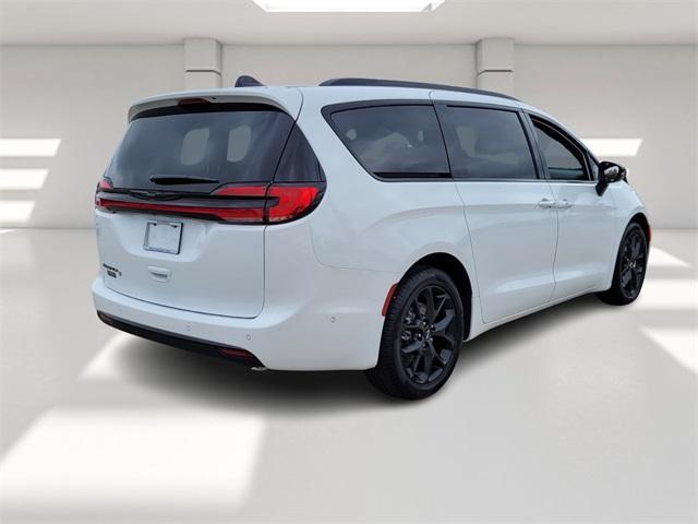 new 2024 Chrysler Pacifica car, priced at $40,595