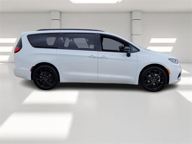 new 2024 Chrysler Pacifica car, priced at $40,595