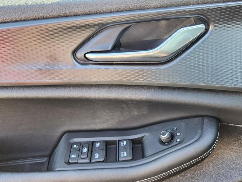 new 2025 Jeep Grand Cherokee L car, priced at $39,297