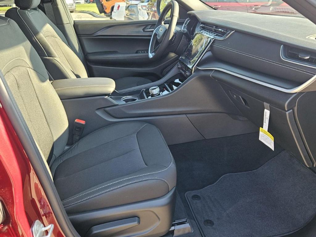 new 2025 Jeep Grand Cherokee L car, priced at $39,297
