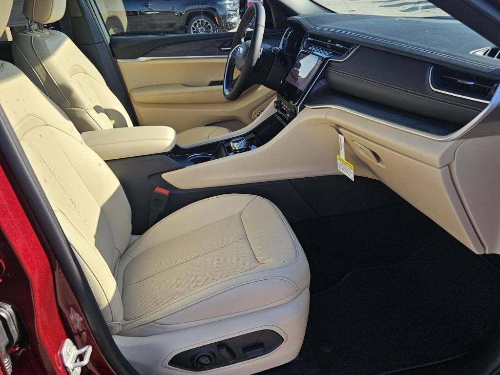 new 2025 Jeep Grand Cherokee car, priced at $46,831