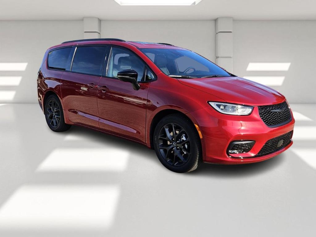 new 2025 Chrysler Pacifica car, priced at $46,975