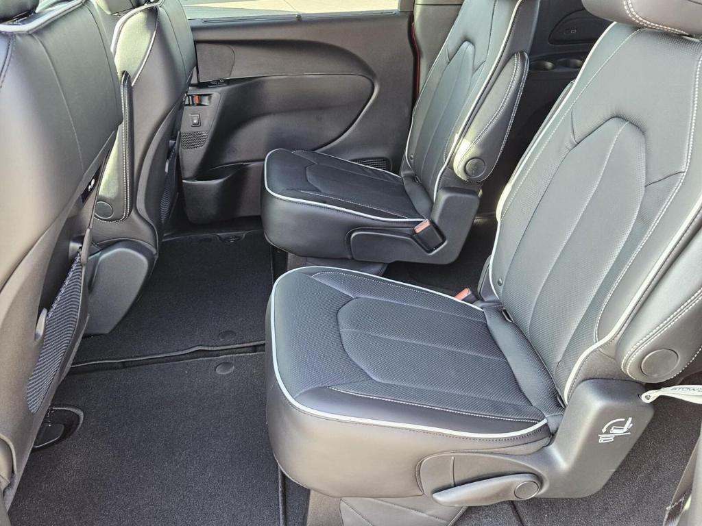 new 2025 Chrysler Pacifica car, priced at $46,975