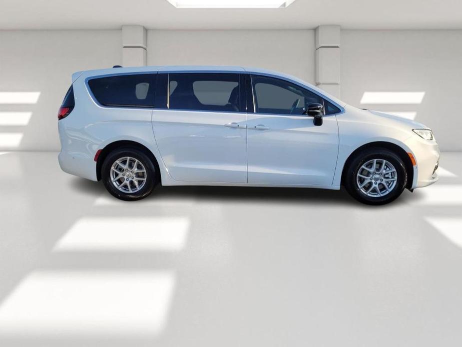 new 2025 Chrysler Pacifica car, priced at $42,425