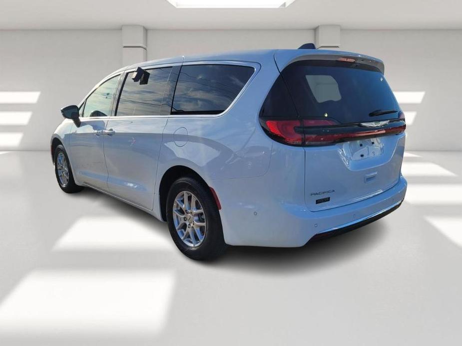 new 2025 Chrysler Pacifica car, priced at $42,425