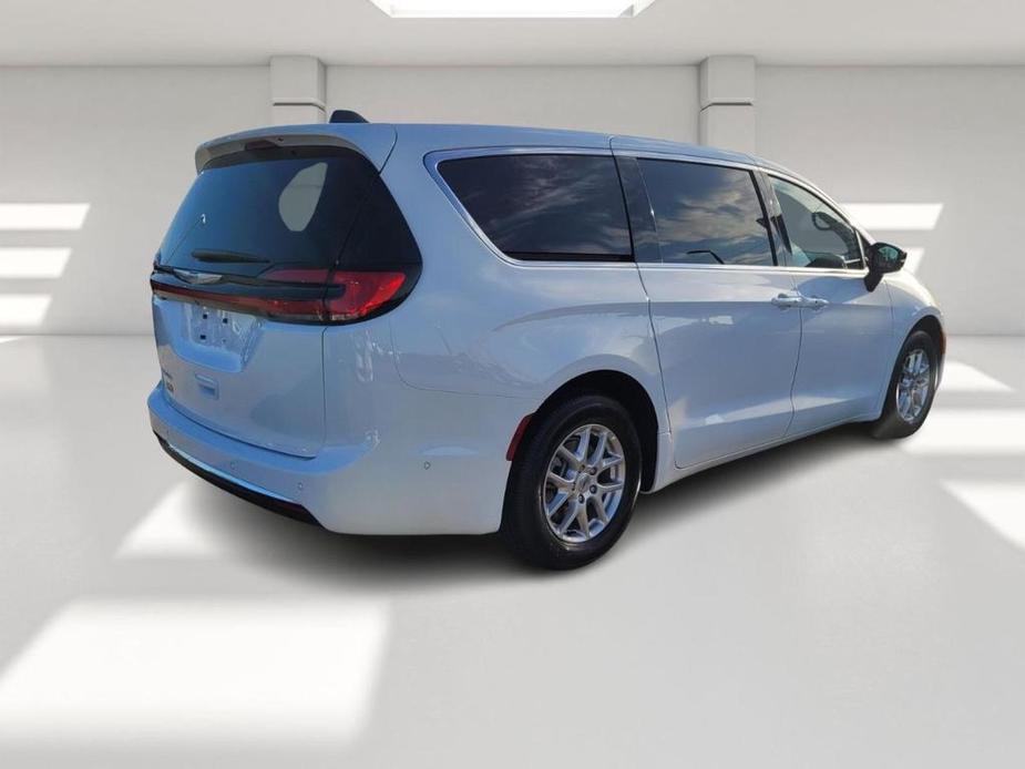 new 2025 Chrysler Pacifica car, priced at $42,425