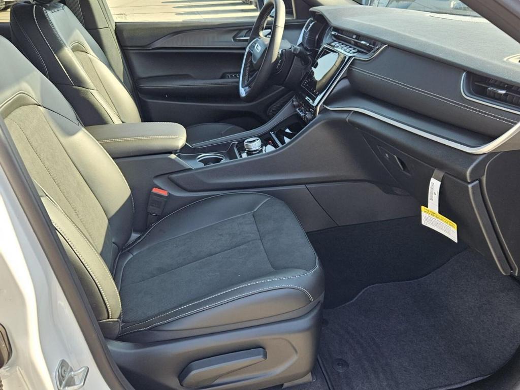new 2025 Jeep Grand Cherokee L car, priced at $44,885