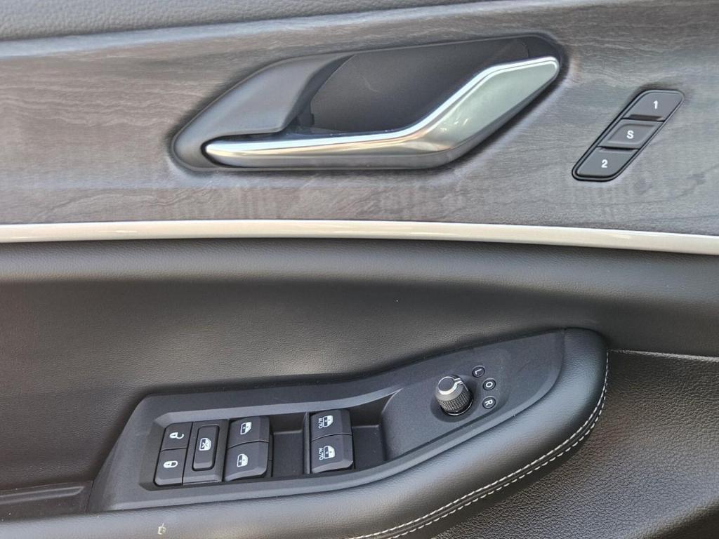 new 2025 Jeep Grand Cherokee car, priced at $40,734