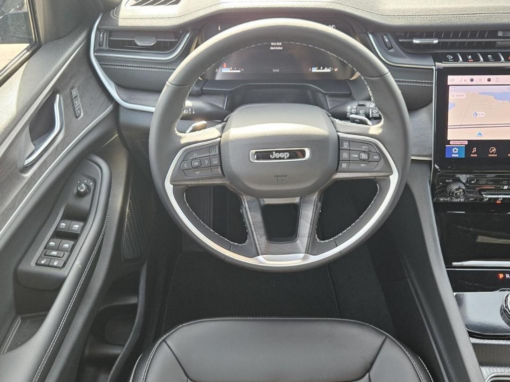 new 2025 Jeep Grand Cherokee car, priced at $40,734
