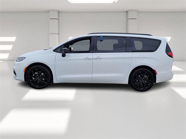new 2024 Chrysler Pacifica car, priced at $42,095