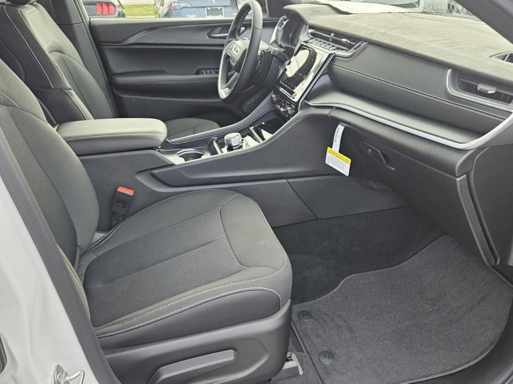 new 2025 Jeep Grand Cherokee car, priced at $34,972