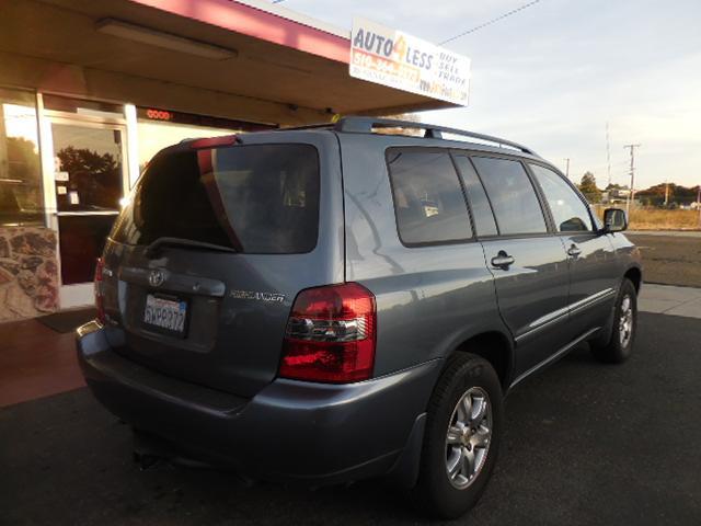 used 2006 Toyota Highlander car, priced at $9,991