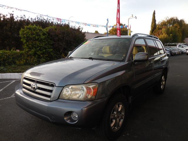 used 2006 Toyota Highlander car, priced at $9,991