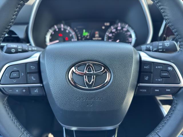 used 2023 Toyota Highlander car, priced at $43,899