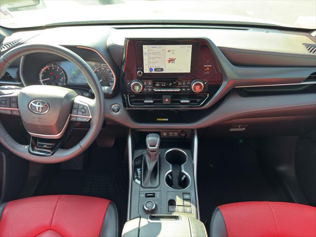 used 2023 Toyota Highlander car, priced at $43,899