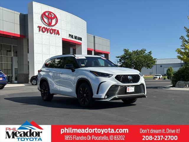 used 2023 Toyota Highlander car, priced at $43,899