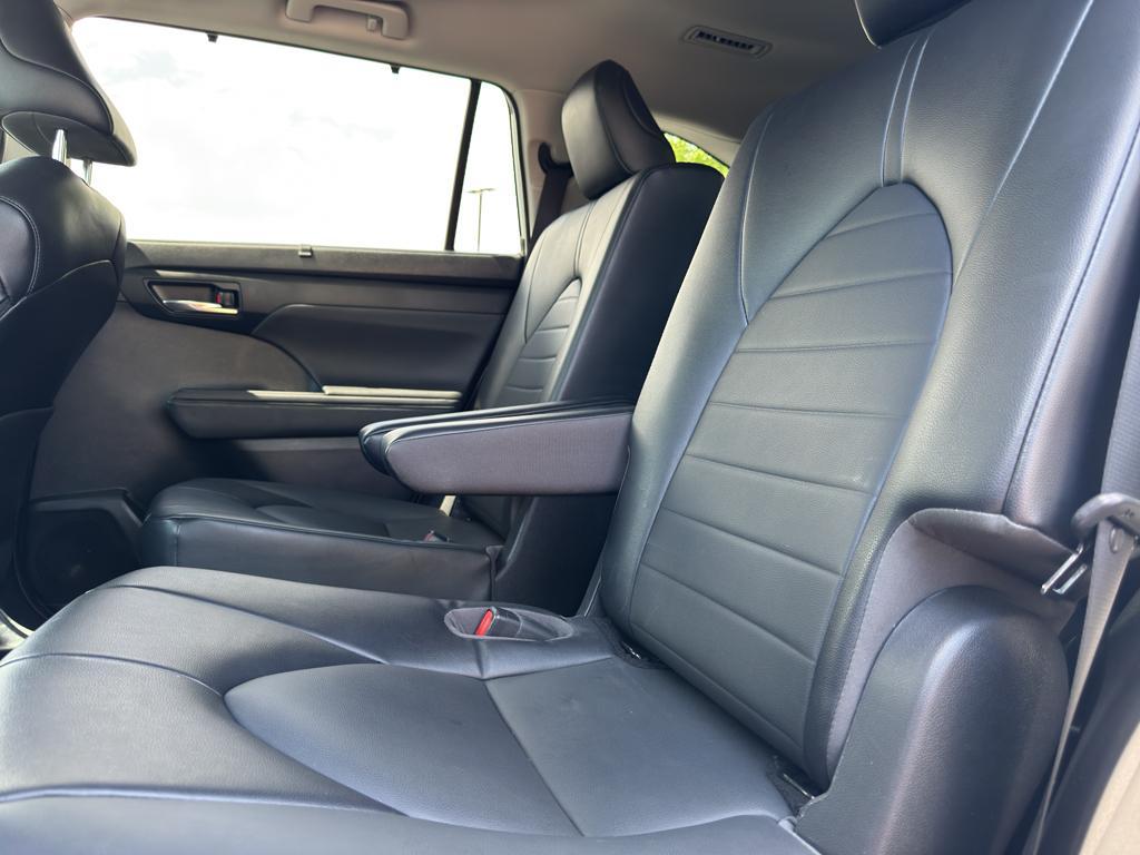 used 2022 Toyota Highlander Hybrid car, priced at $37,299
