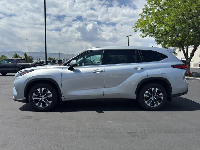 used 2022 Toyota Highlander Hybrid car, priced at $37,299