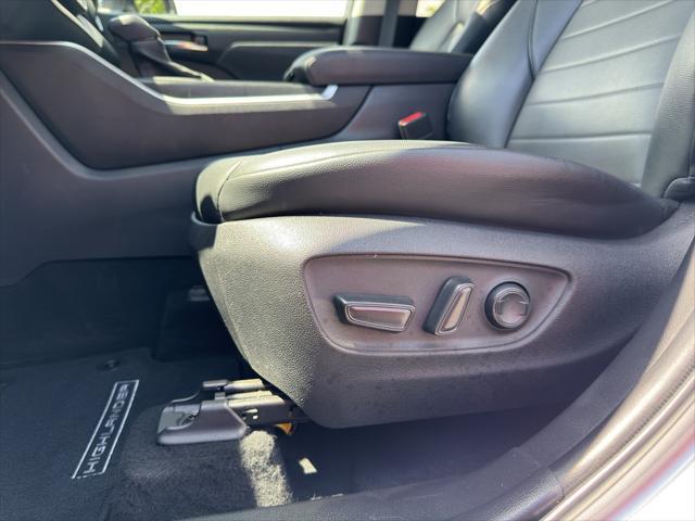 used 2022 Toyota Highlander Hybrid car, priced at $37,299