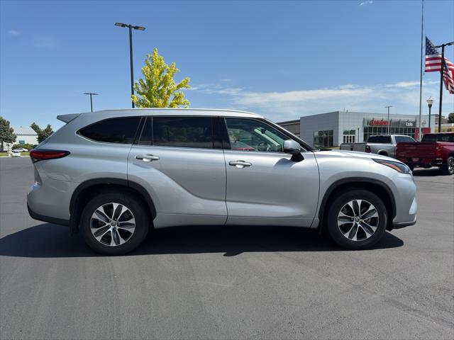 used 2022 Toyota Highlander Hybrid car, priced at $37,299
