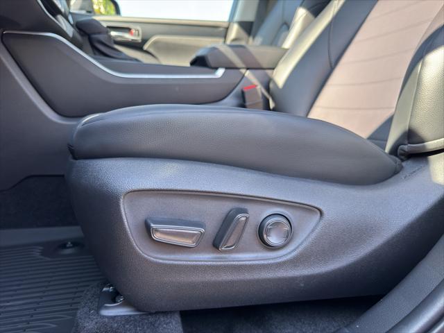 new 2025 Toyota Highlander car, priced at $47,157