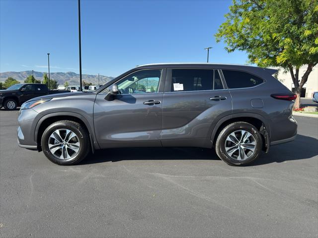 new 2025 Toyota Highlander car, priced at $47,157