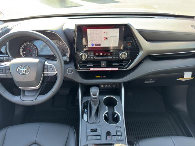 new 2025 Toyota Highlander car, priced at $47,157