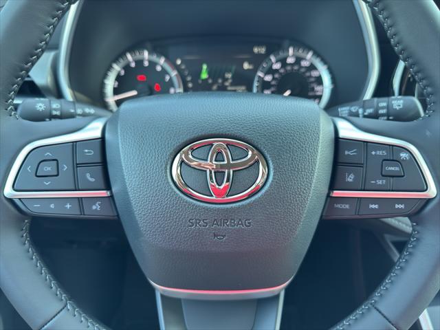 new 2025 Toyota Highlander car, priced at $47,157