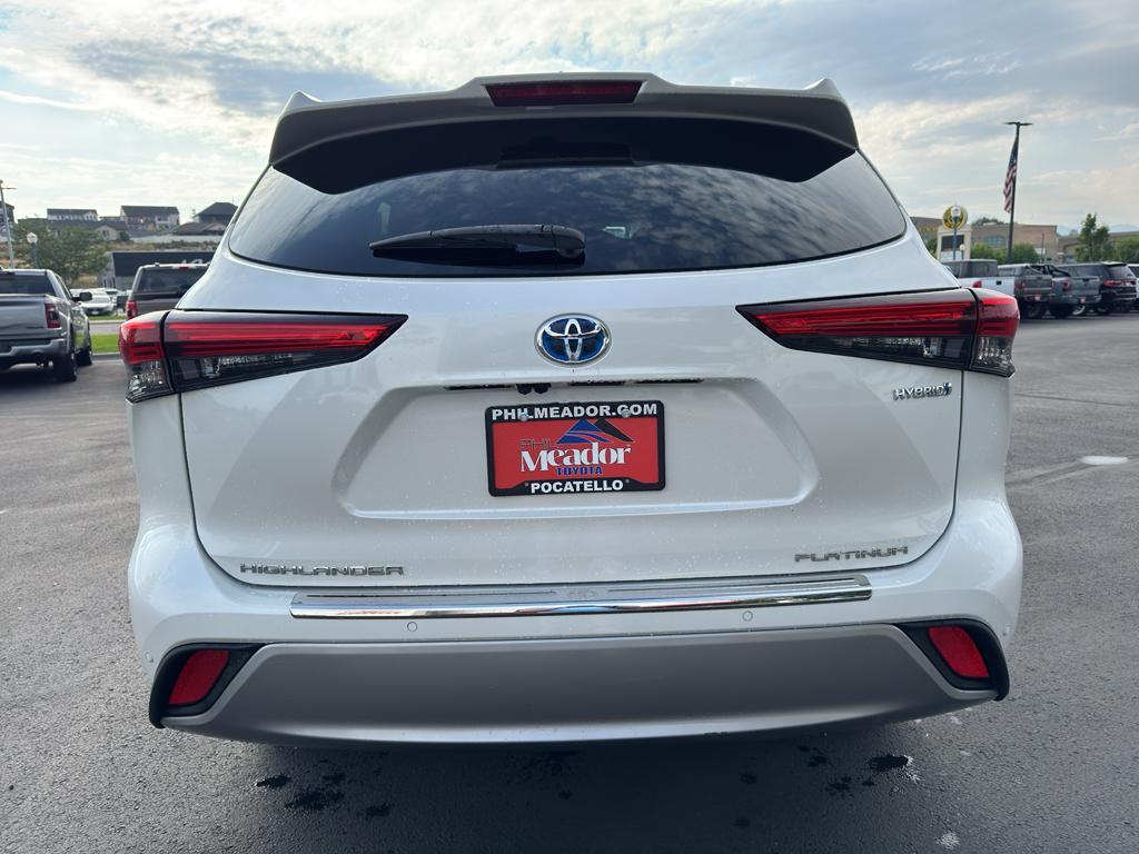 used 2020 Toyota Highlander Hybrid car, priced at $32,179