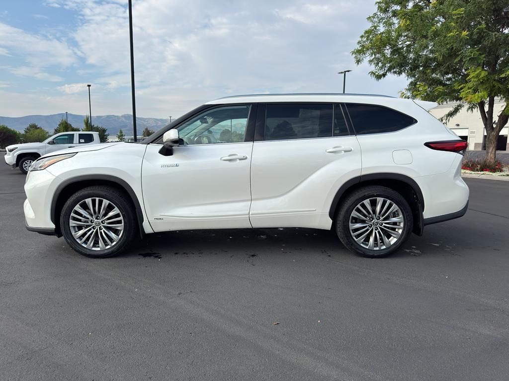 used 2020 Toyota Highlander Hybrid car, priced at $32,179