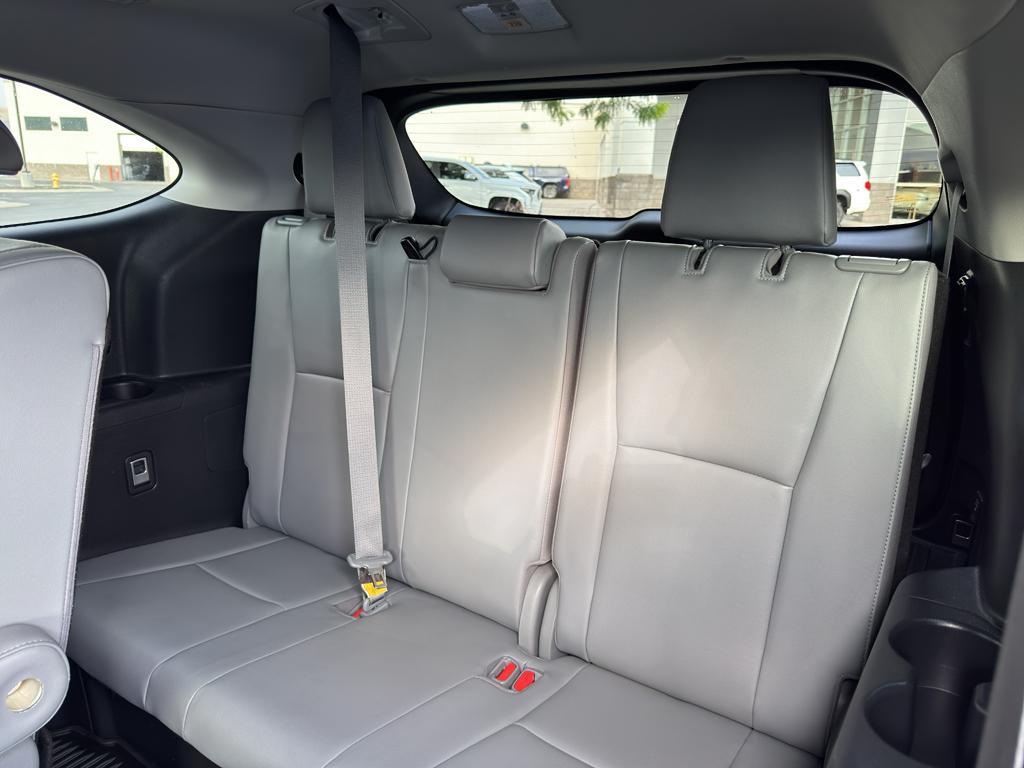 used 2020 Toyota Highlander Hybrid car, priced at $32,179
