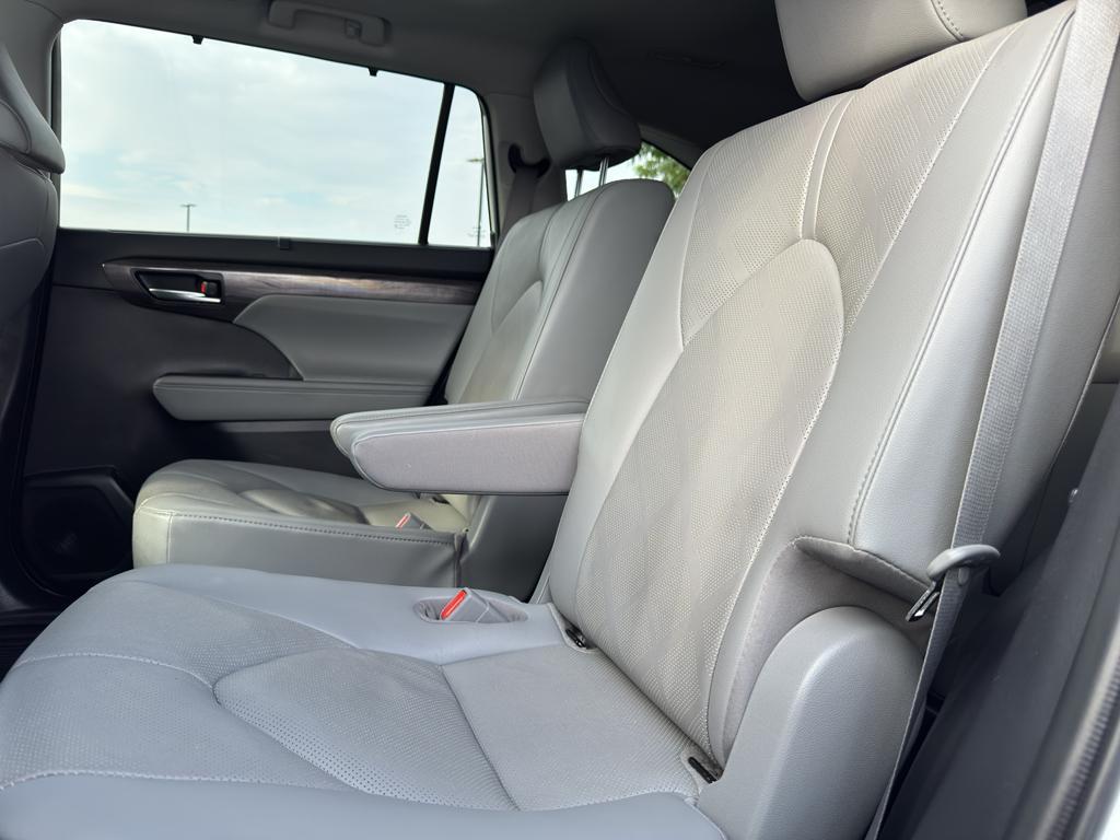 used 2020 Toyota Highlander Hybrid car, priced at $32,179