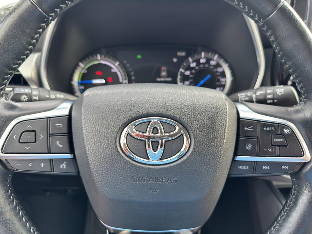 used 2020 Toyota Highlander Hybrid car, priced at $32,179