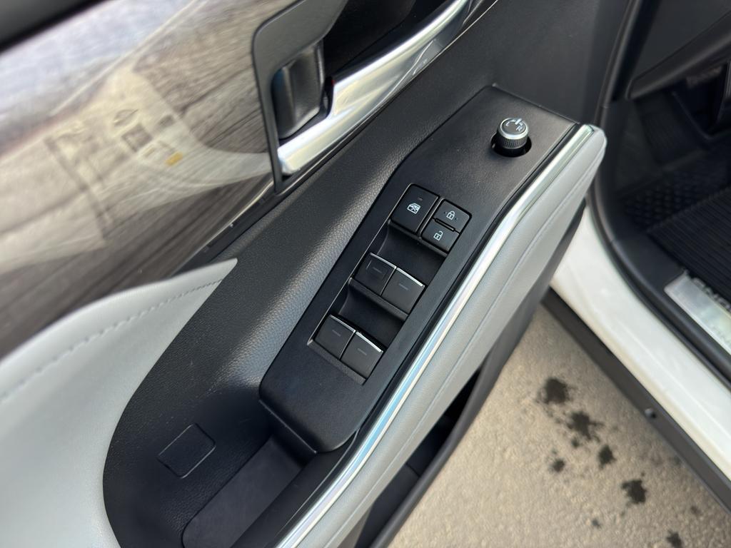 used 2020 Toyota Highlander Hybrid car, priced at $32,179