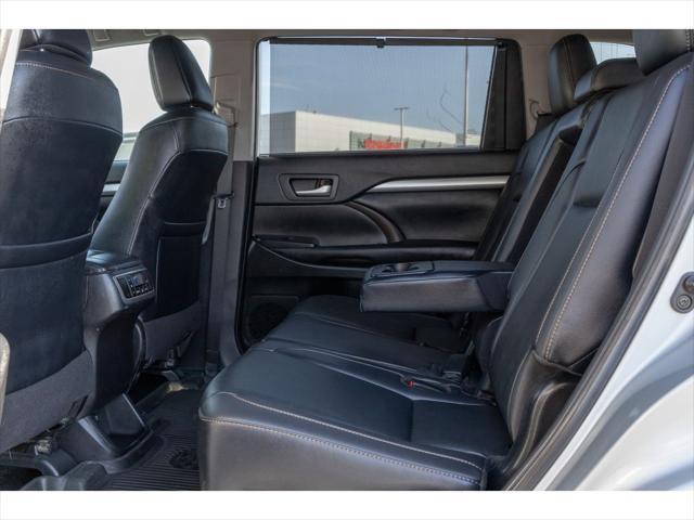 used 2019 Toyota Highlander car, priced at $29,900